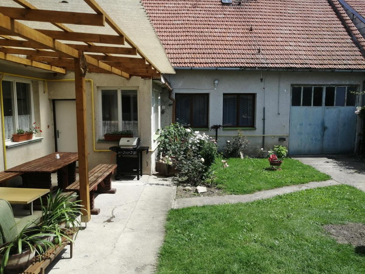 U Ladi Apartment บุลฮารี ภายนอก รูปภาพ