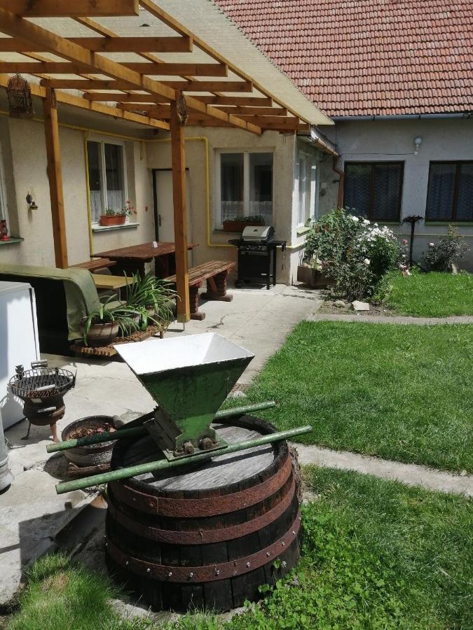 U Ladi Apartment บุลฮารี ภายนอก รูปภาพ
