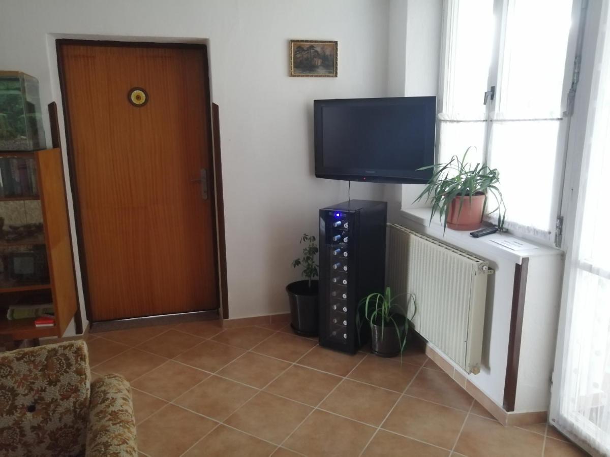 U Ladi Apartment บุลฮารี ภายนอก รูปภาพ