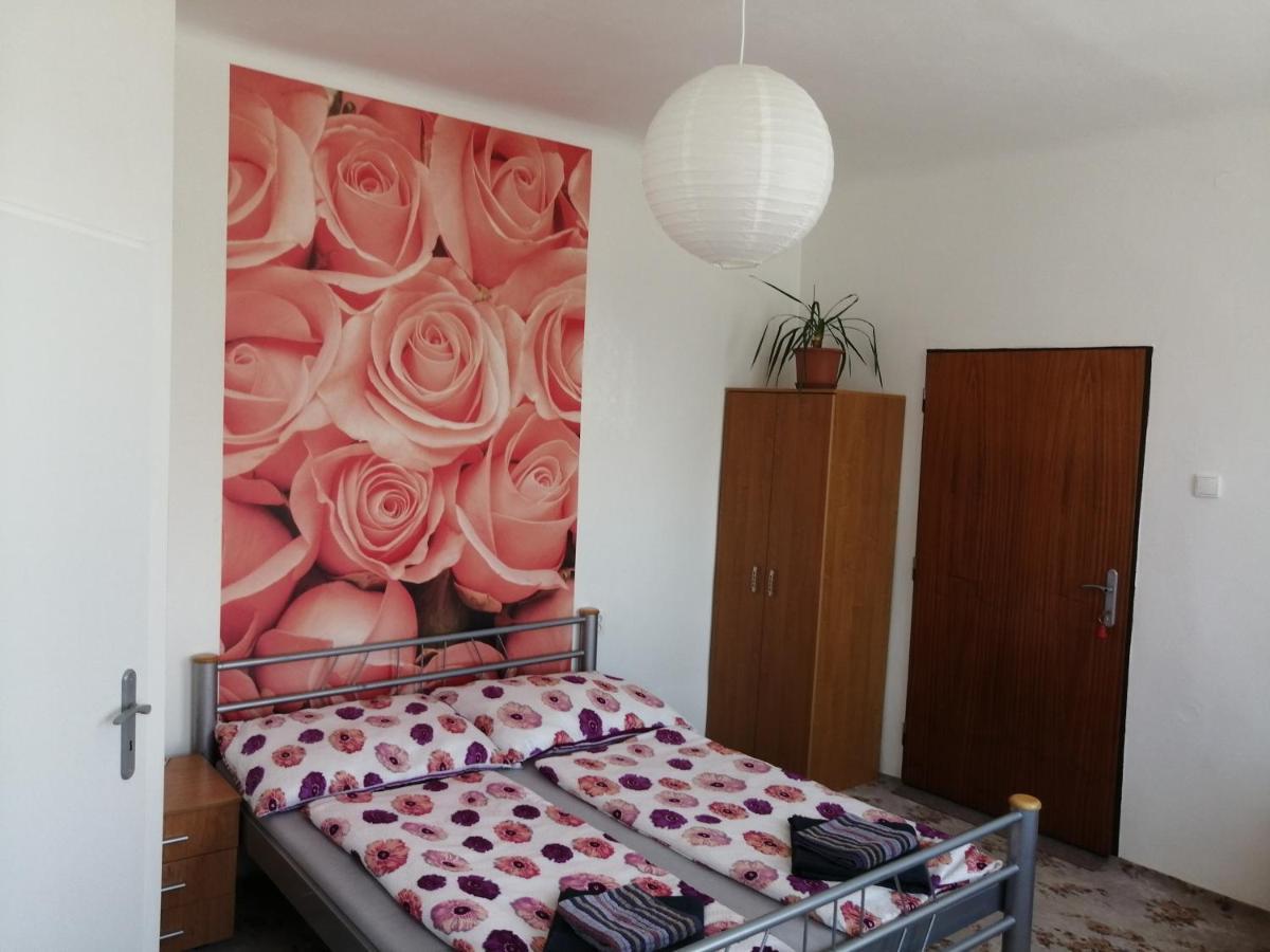 U Ladi Apartment บุลฮารี ภายนอก รูปภาพ