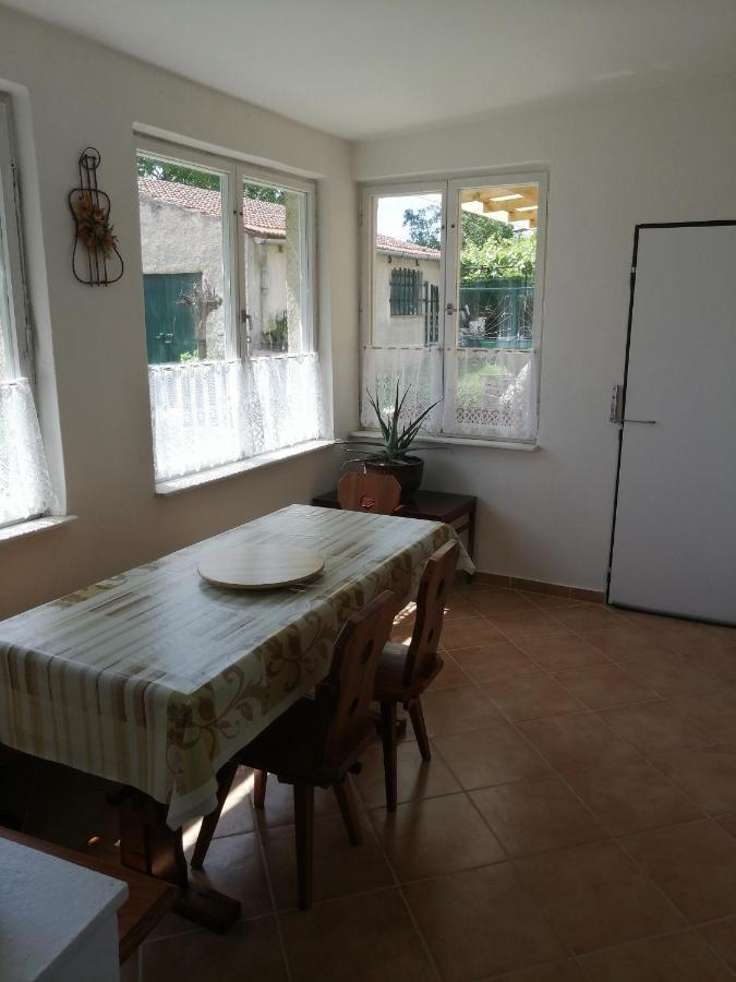 U Ladi Apartment บุลฮารี ภายนอก รูปภาพ