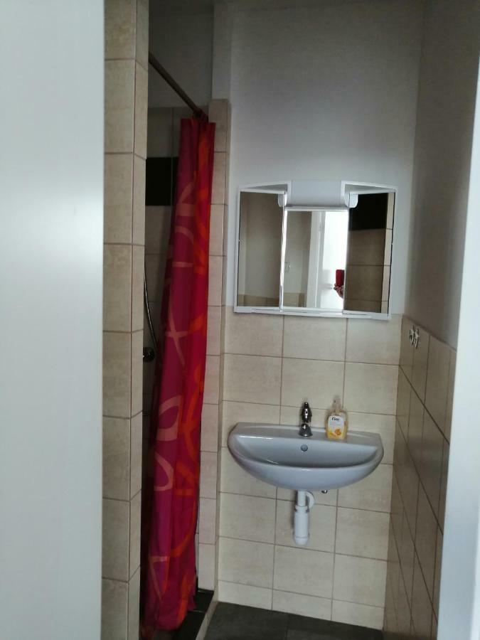 U Ladi Apartment บุลฮารี ภายนอก รูปภาพ